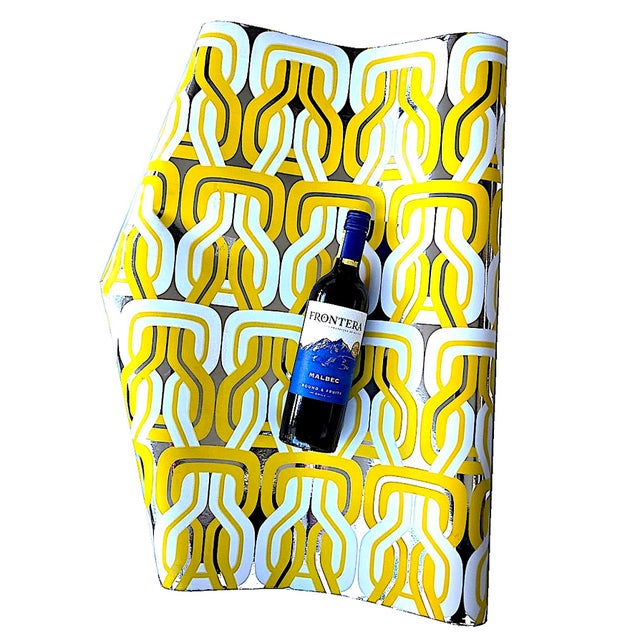 Offered is a fun full roll of a bold graphic wallpaper made by Schumacher in the 1960s. We found this at an estate sale in...