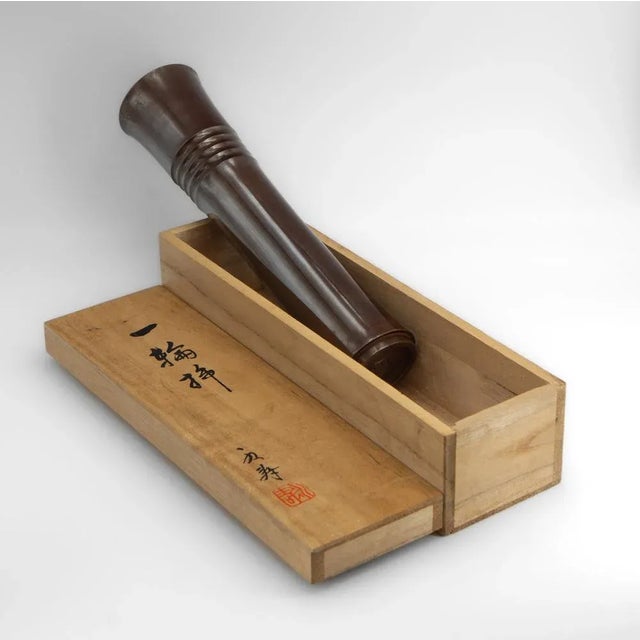 Japanese bronze vase by Tsuda Eiju (1915-2001) Showa period - Circa 1960. The vase having a tall cylindrical body and four...