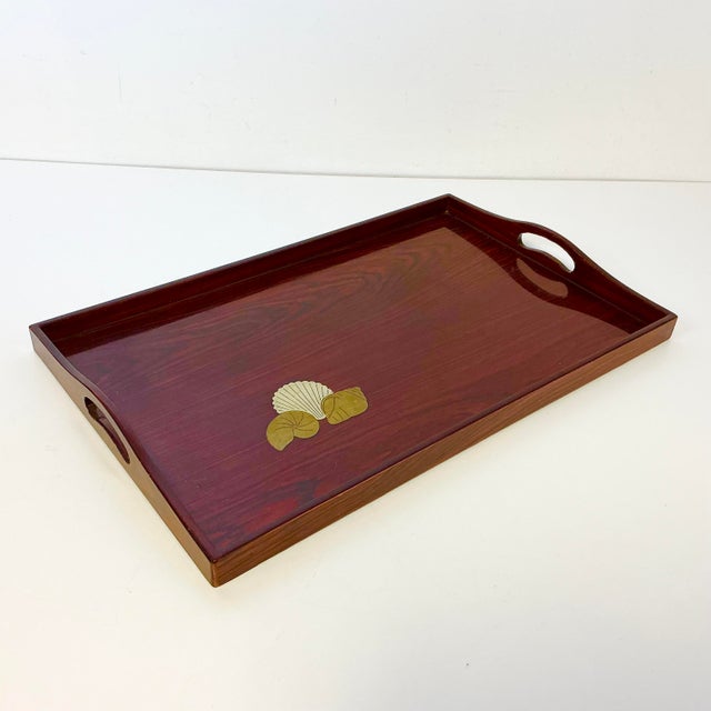 1980s Vintage Hollywood Regency Coastal Faux Rosewood Tray, Brass Shell Overlay Accents. For Sale - Image 4 of 18