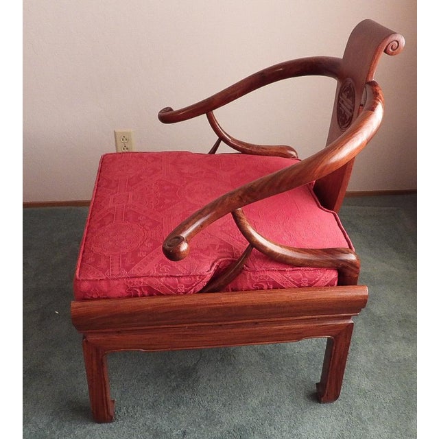 1960s 20th Century George Yee Style Chinese Hong Kong Horseshoe Lacquered Wook Accent Chair With Red Cushion For Sale - Image 5 of 12