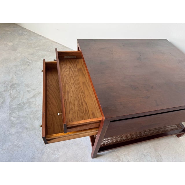 Wood 1950s Mid-Century Modern Walnut End Table by Paul McCobb for Calvin Furniture, Irwin Collection For Sale - Image 7 of 12