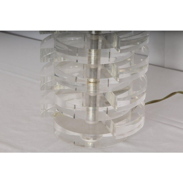Karl Springer Vintage Karl Springer Attributed Lucite Table Lamp, Medium For Sale - Image 4 of 6