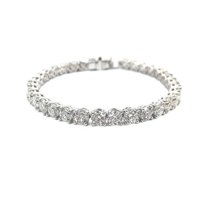 White 17.50 Ct Diamond Tennis Bracelet For Sale - Image 8 of 8
