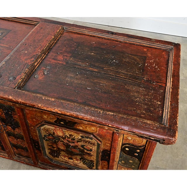 Swedish 18th Century Painted Chest-Trunk For Sale In Baton Rouge - Image 6 of 17