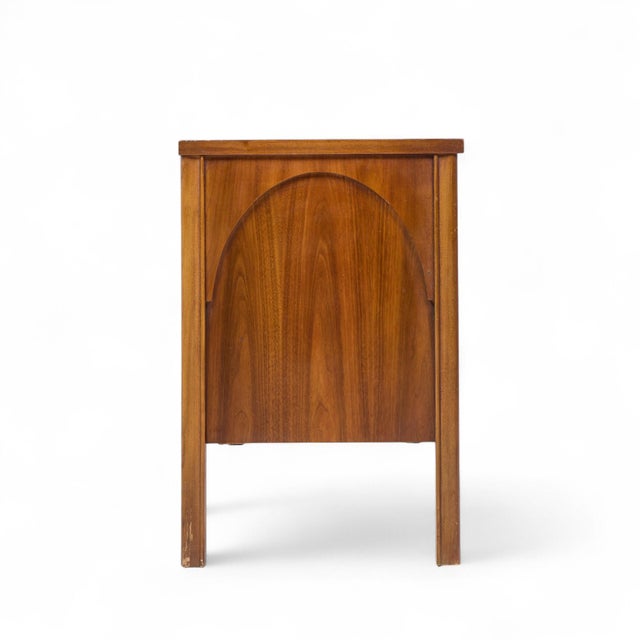 Kent Coffey Kent Coffey Perspecta Mid 20th Century Walnut Buffet Credenza For Sale - Image 4 of 9