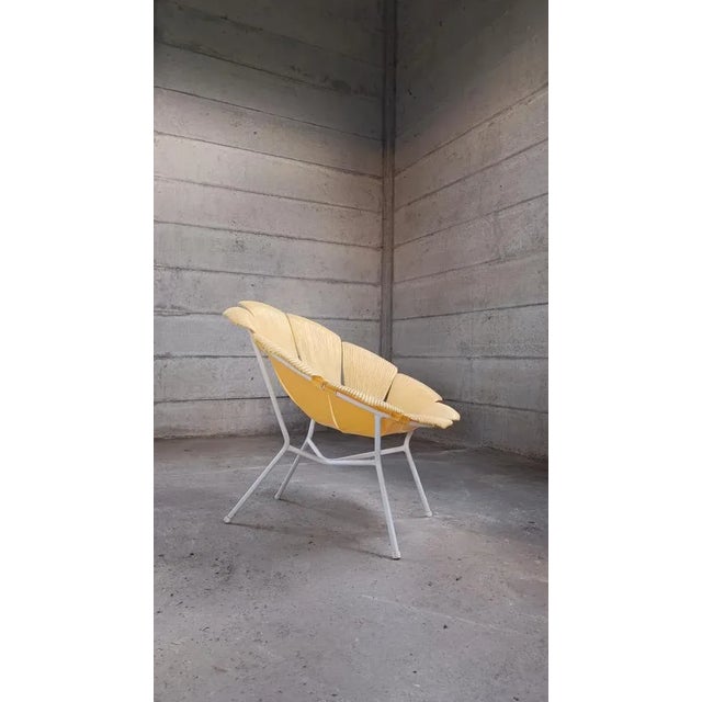 A "Marguerite" pop art chair by the French company: Grosfillex. Made a out 1970. A real eye catcher in your livingroom....