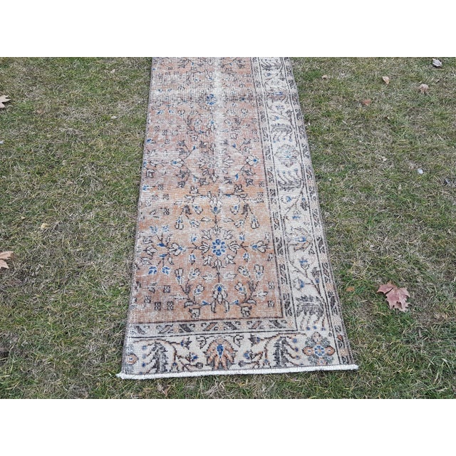 VINTAGE HANDWOVEN TURKISH ANATOLIAN RUG 2'3'' X 7'7'' / 68x231cm Hand woven with high quality pure wool and cotton Clean...
