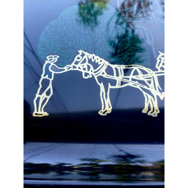 Black Vintage Couroc Independence Hall Serving Tray – Colonial Philadelphia Horse & Carriage Scene – Monterey California For Sale - Image 8 of 13