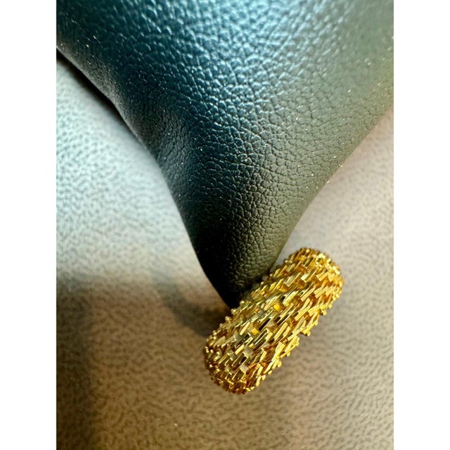 18 Karat Yellow Gold Classic Wide Wedding Band With Design Ring, Unisex Size 5.5 For Sale - Image 4 of 16