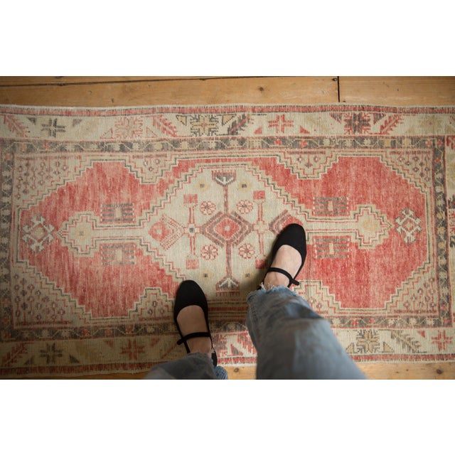 :: Oversized hexagonal center medallion with long stemmed finials enveloped with stepped contour throughout and interior,...