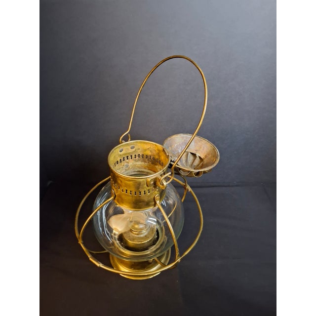Late 19th Century Antique Brass Onion Globe Ship Marine Lantern Sherwoods Burner C. 1870s Matthew J King Provenanceer For Sale - Image 5 of 17