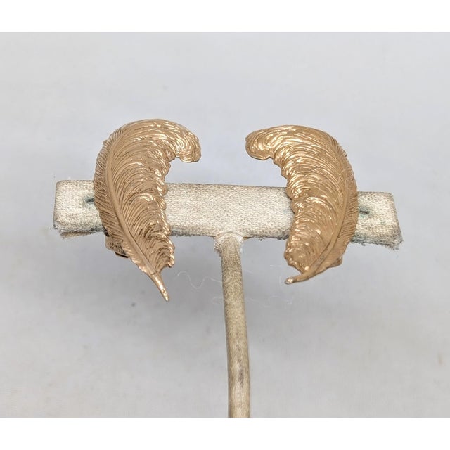 Vintage Signed Napier Goldtone Feather Clip Earrings-2 Pieces For Sale In Philadelphia - Image 6 of 8