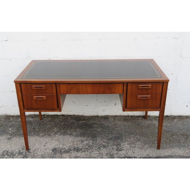 United Mid Century Modern Walnut Leather Top With Desk 6230 For Sale - Image 16 of 16