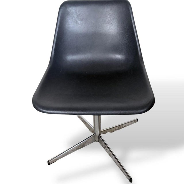 Vintage Swivel Chair with Black Shell and Chrome Base by Robin and Lucienne Day, 1960s For Sale - Image 4 of 9