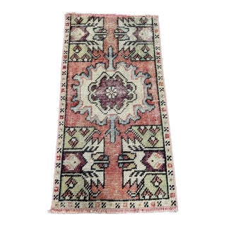Turkish Yastik Rug 1'6" x 2'9" For Sale