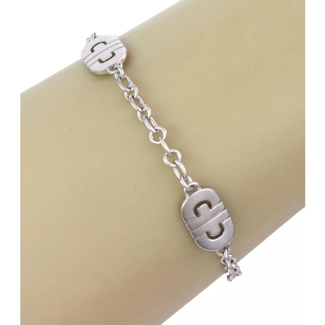 This is an elegant authentic bracelet by Bvlgari from the Parentesi collection. It is crafted from 18k white gold with a...