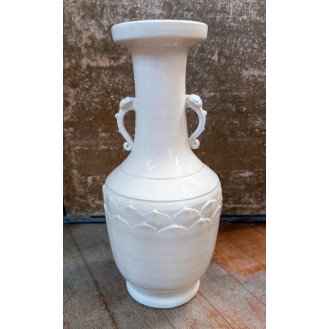 20th Century Chinese Chinoiserie Republic Period Blanc De Chine Vase, Dehua Kiln For Sale In New York - Image 6 of 15