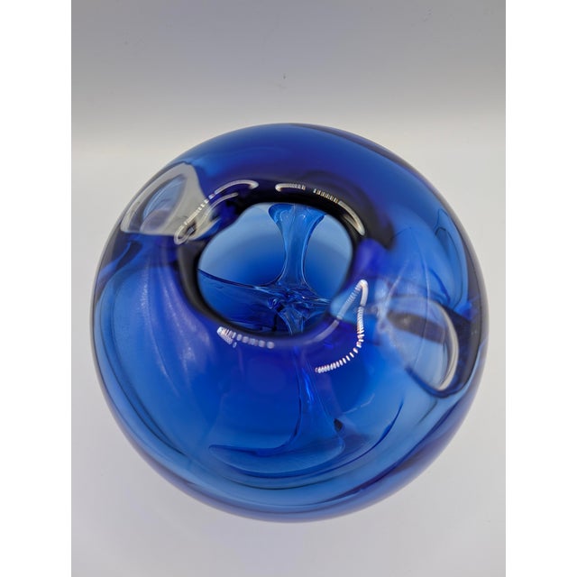 Contemporary William Worcester Glassworks Signed 1987 Studio Art Glass Vase Cobalt Blue For Sale - Image 3 of 13