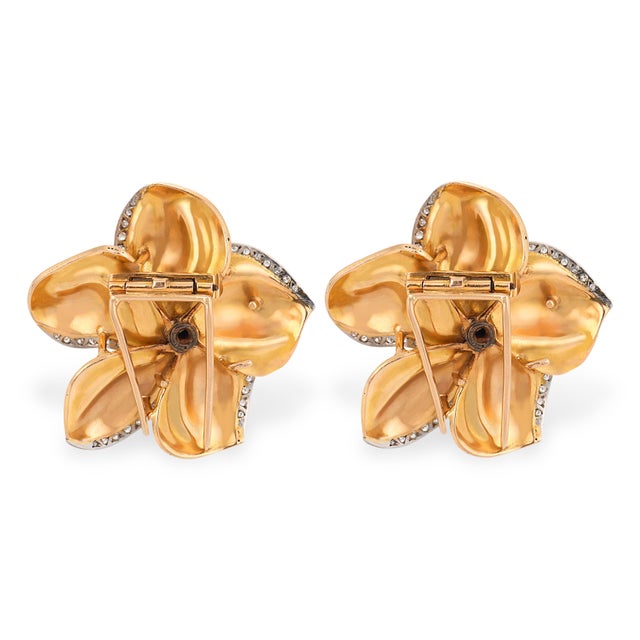1940s Pair of Retro Diamond 18k Yellow Gold Flower Brooch Pair For Sale In Los Angeles - Image 6 of 6