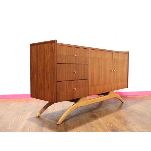 1960s Mid Century Modern Vintage Credenza Sideboard by Lebus Danish Style For Sale In Greensboro - Image 6 of 15