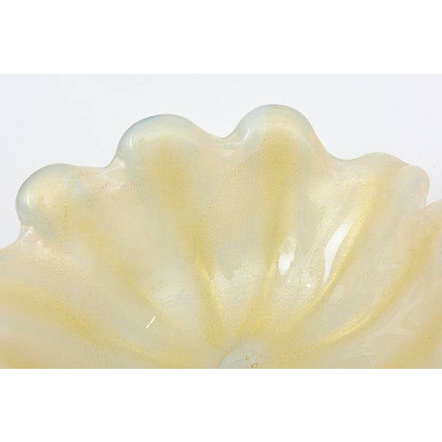 Vintage Murano Opalescent Coastal Clam Shell Glass Bowl by Barovier E Toso, 1950's, Italy For Sale In Miami - Image 6 of 12