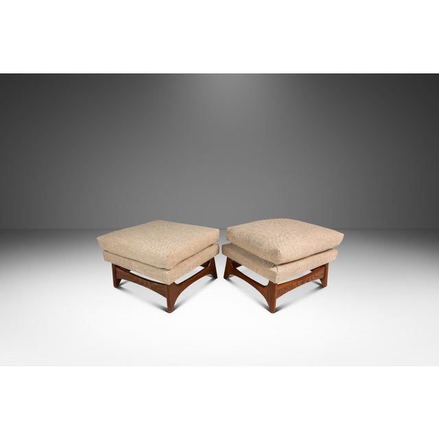 Mid-Century Modern Set of Two (2) Restored Mid-Century Modern Ottomans / Footstools in Oak in the Manner of Adrian Pearsall, Usa, C. 1960s For Sale - Image 3 of 18