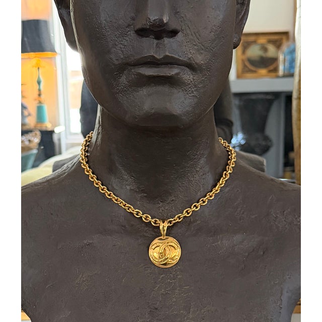 Mid-Century Modern Chanel 1994 Spring Collection CC Logo Medallion Necklace in Gold Plate For Sale - Image 3 of 18