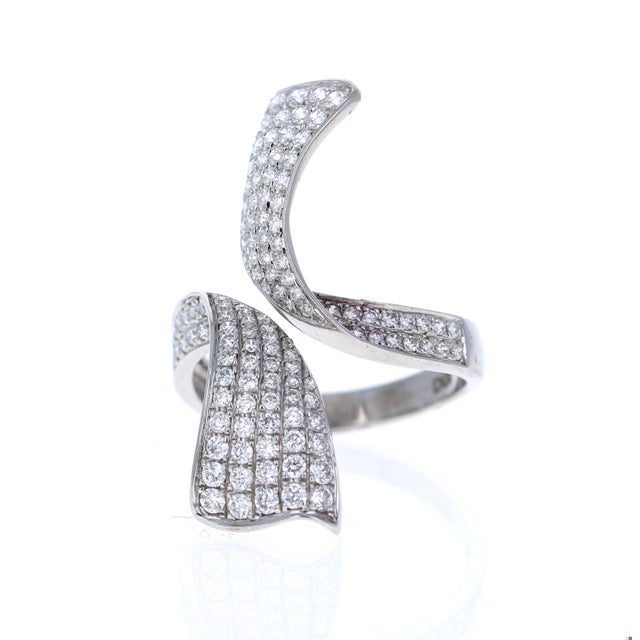 Contemporary 1.09 Carat Round Cut Diamond White Gold Cocktail Ring, Size 7 For Sale - Image 3 of 5