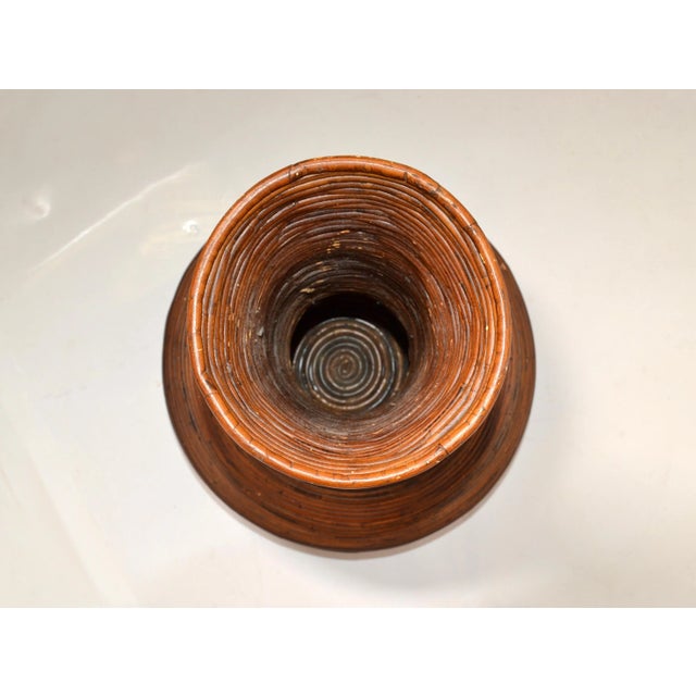 1970s Large Bohemian Tan Pencil Reed Bamboo Handcrafted Tall Round Shape Floor Vase For Sale - Image 5 of 13