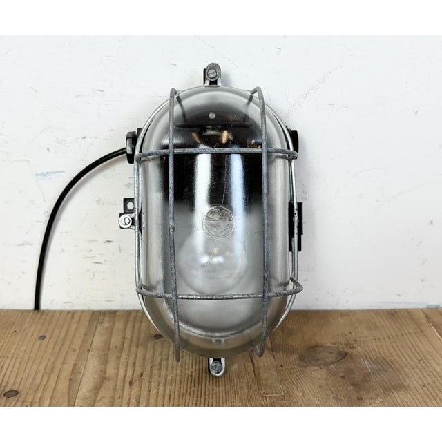 Industrial Brown Bakelite Wall Light with Clear Glass, 1960s For Sale - Image 4 of 17