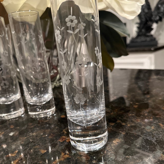 Set of vintage set of 4 pieces highball glasses. With a beautiful floral motive edged in. Out of the box never been used.