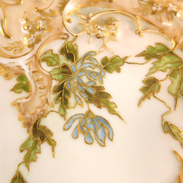 Late 18th Century Leonard Vienna Austria Plate With Hand Painted Flowers and Raised Gold Trim For Sale - Image 4 of 7