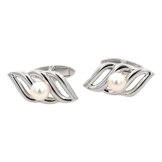 1990s Pair of Mikimoto Estate Akoya Pearl Mens Cufflinks 6 mm Silver For Sale