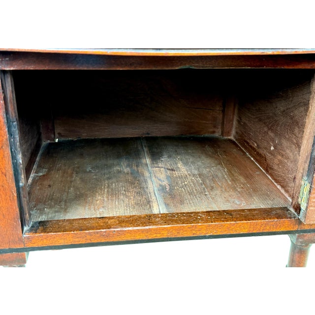 Brown Early 19th Century Georgian Oval Top Occasional Table in Mahogany, 1815 For Sale - Image 8 of 11