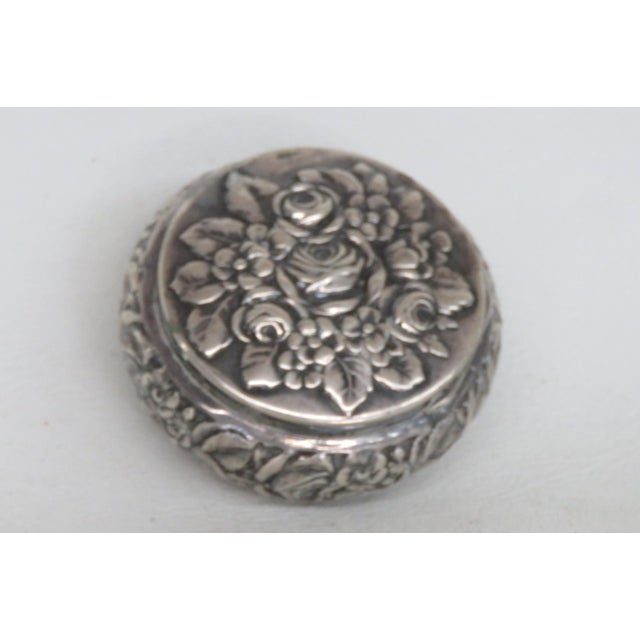 Traditional Small Sterling Silver Round Pill Snuff Trinket Lidded Box Embossed Florals 5092b For Sale - Image 3 of 16