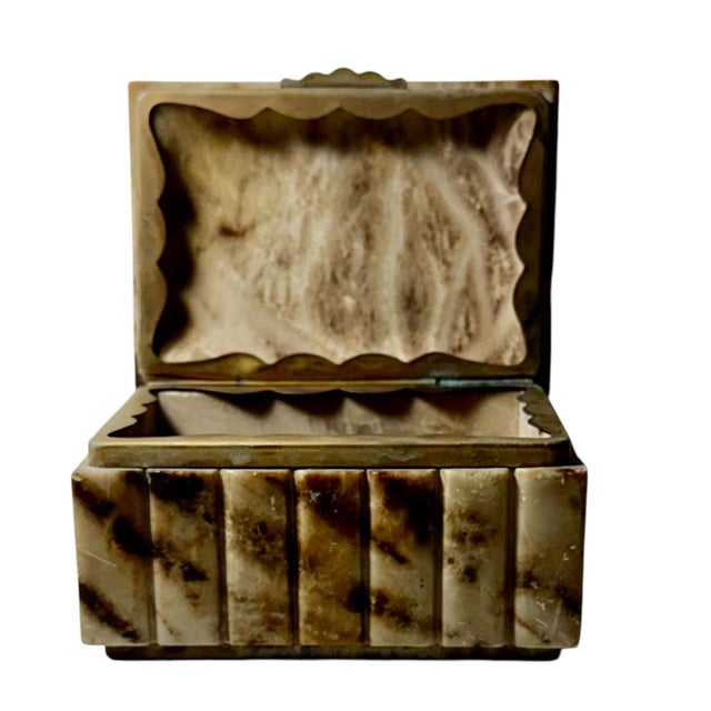 1940s Italian Fluted Alabaster Jewelry Box For Sale - Image 4 of 9