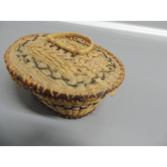 Early 20th Century Antique Small Woven Decorative Basket With Handle For Sale - Image 5 of 6