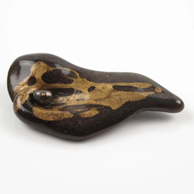 Pellini Modernist Brooch Brown Swirl Resin and Black Pearl For Sale - Image 4 of 10