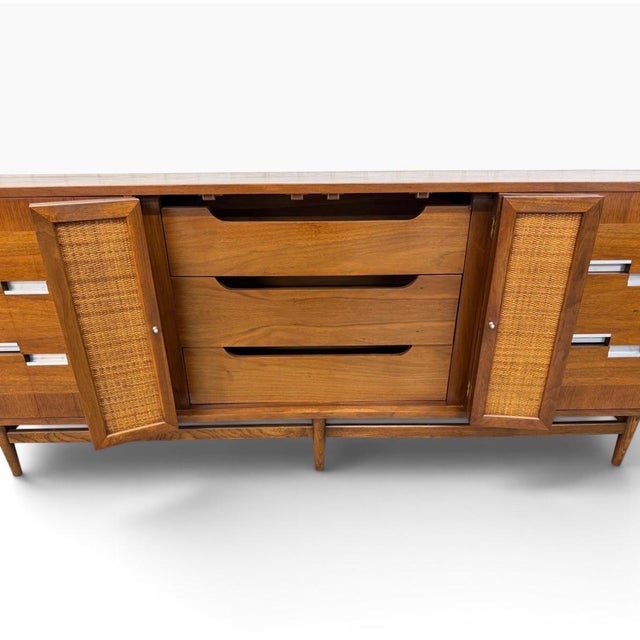 Mid-Century Modern American of Martinsville Accord 9-Drawer Dresser - Refinished For Sale - Image 10 of 12