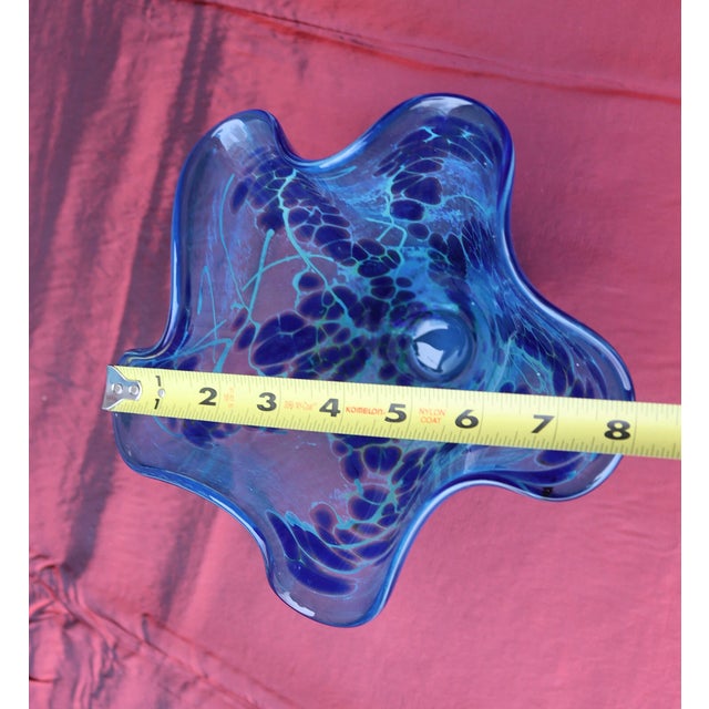 1990s Vintage MCM Paul Bendzunas Studio Hand Blown Art Glass Blue Handkerchief Vase For Sale - Image 5 of 6