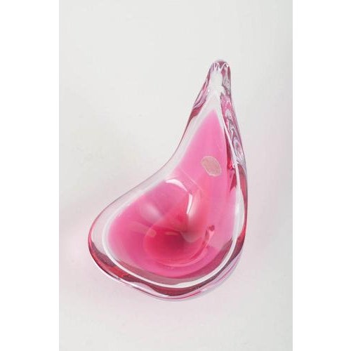 Paul Kedelv for Flygfors “Coquille”, 1957. Organic art-glass bowl in clear glass with layered pink and white tones. Mouth-...