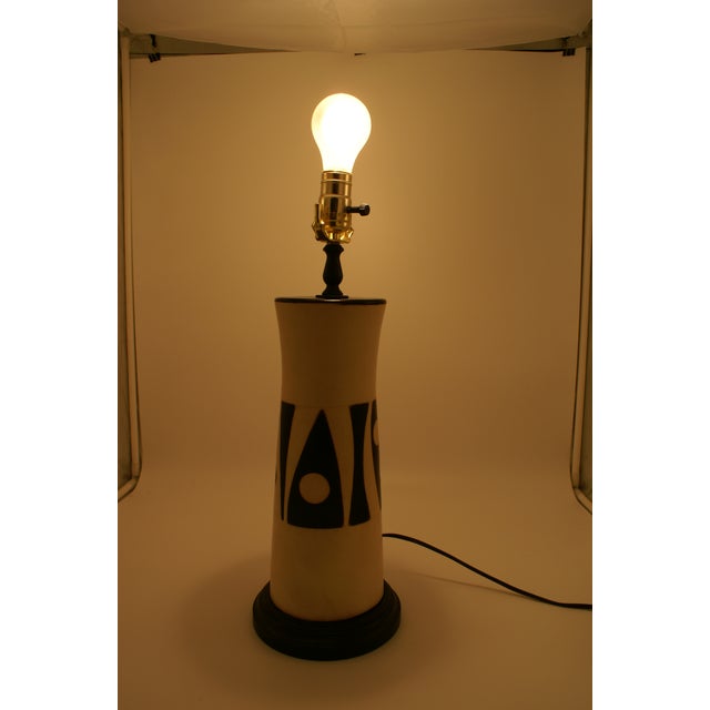 Ceramic Late 20th Century Black & Ivory Geometric Chulucanas Pottery Lamp – Handcrafted Peruvian Art- Tall Inca Style For Sale - Image 7 of 7