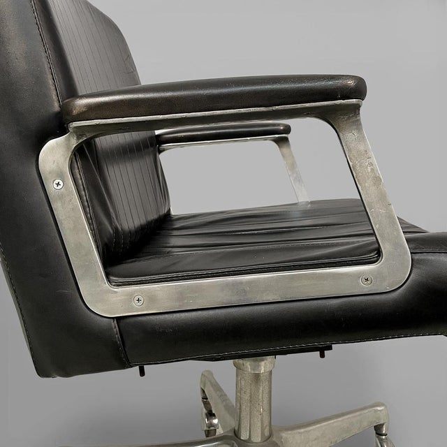 Italian Modern Leather and Metal Armchair by Osvaldo Borsani for Tecno, 1970s For Sale - Image 12 of 18