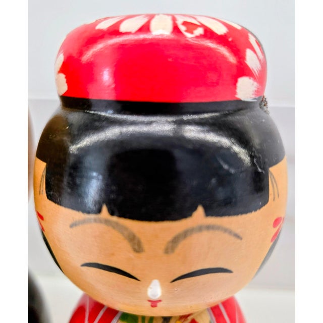 Red Vintage Japanese Wedding Kokeshi Dolls – Hanayome Bride & Mubuko Groom Folk Art Pair, Hand-Painted Wood For Sale - Image 8 of 10