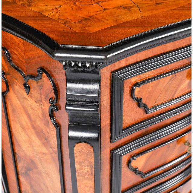 Antique Italian Burr Walnut Serpentine Bedside Chests, 1700s, Set of 2 For Sale - Image 10 of 18