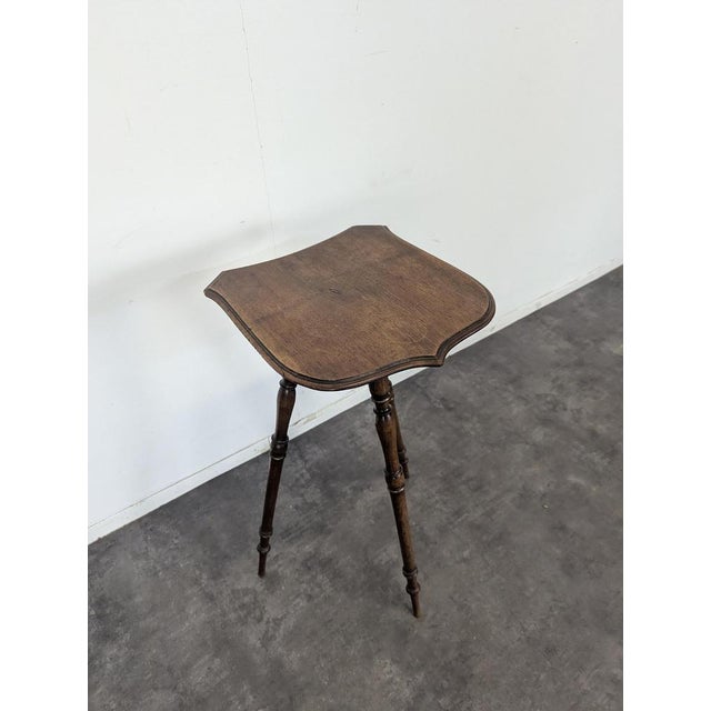 Pedestal Table with Coat of Arms, in Very Good conditions.