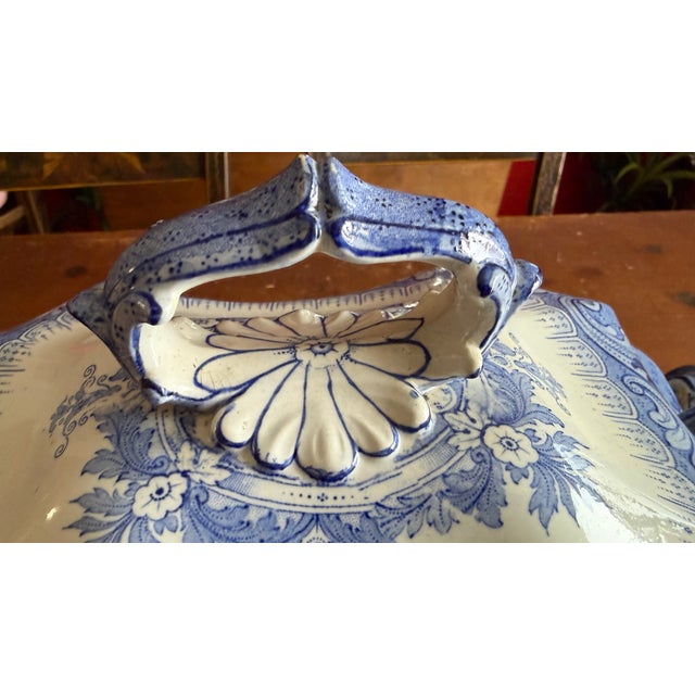 Early 19th Century Antique Blue Transfer Decorated Staffordshire Soup Tureen, With Underliner & Ladle, “Clarendon” - 3pcs For Sale - Image 5 of 18