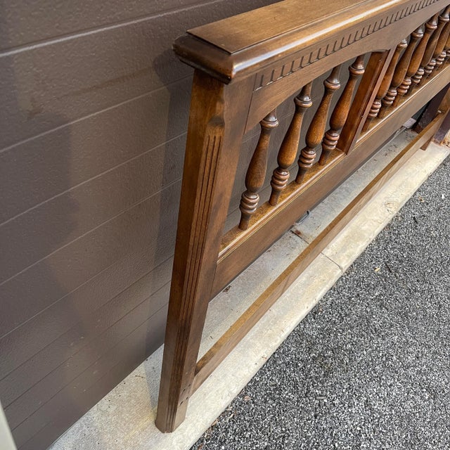 Vintage Ethan Allen Classic Manor Traditional Solid Maple King Spindle