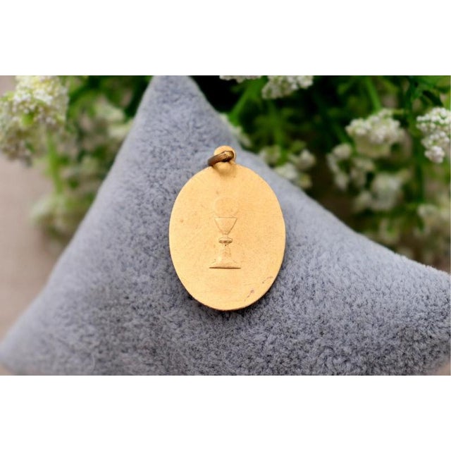 19.2k Gold Our Lady Pendant For Sale - Image 3 of 6