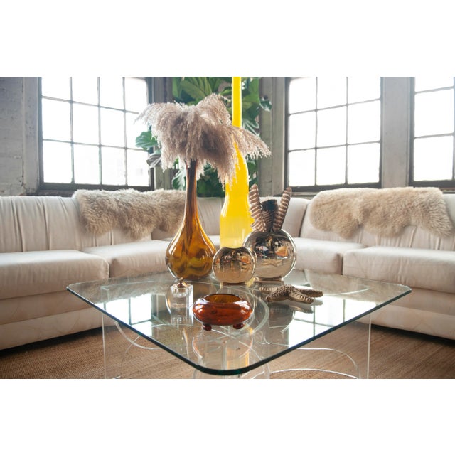 It's a pair of metal moon vases with a highly mirrored surface. They are almost as beautiful as the moon itself. Perfect...